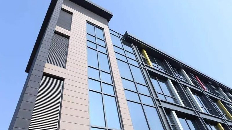 铝合金门窗五金配件：批发价格背后的考量因素**